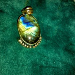 High flash labradorite pendant In sterling